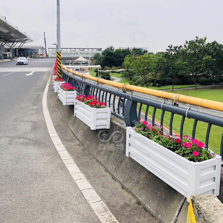 戶外微發(fā)泡木塑橋梁花壁掛pvc花箱