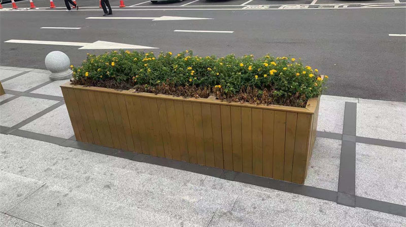 防腐木花箱用什么土適合植物生長？