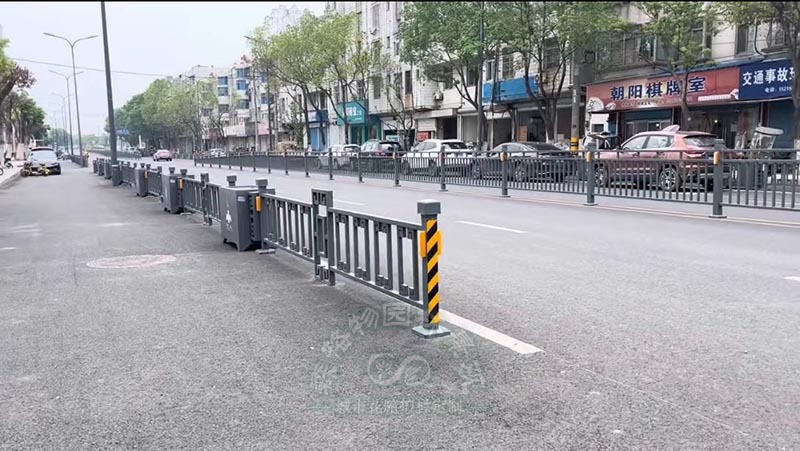 設(shè)計(jì)道路花箱護(hù)欄的要考慮哪些元素