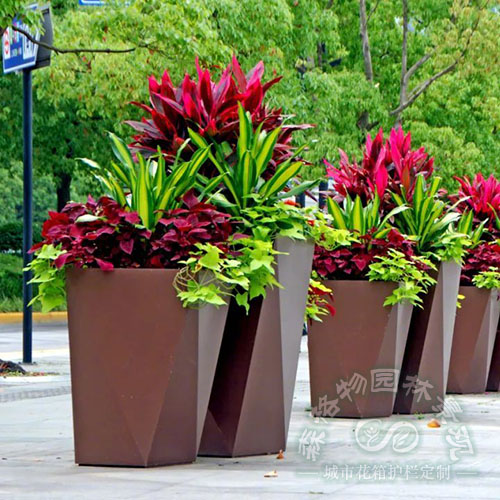 河北異形道路不銹鋼花箱