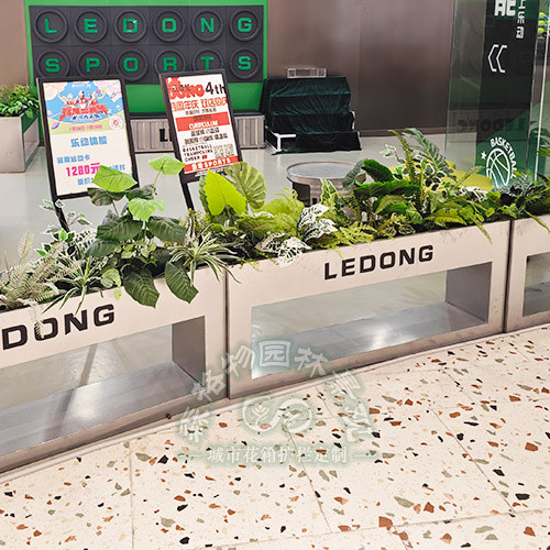 廣西室內(nèi)不銹鋼花箱隔斷