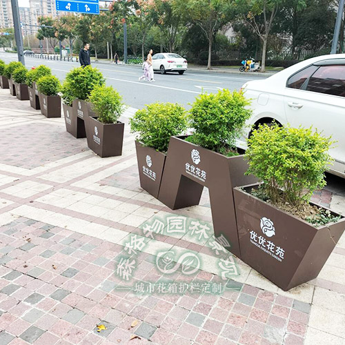 廣西廣場物業三組合花箱隔斷