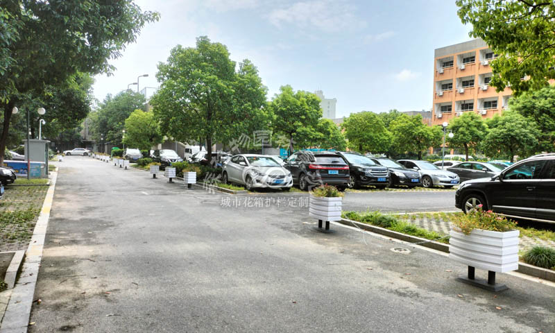 嘉興老舊小區(qū)道路花箱機(jī)非隔離案例