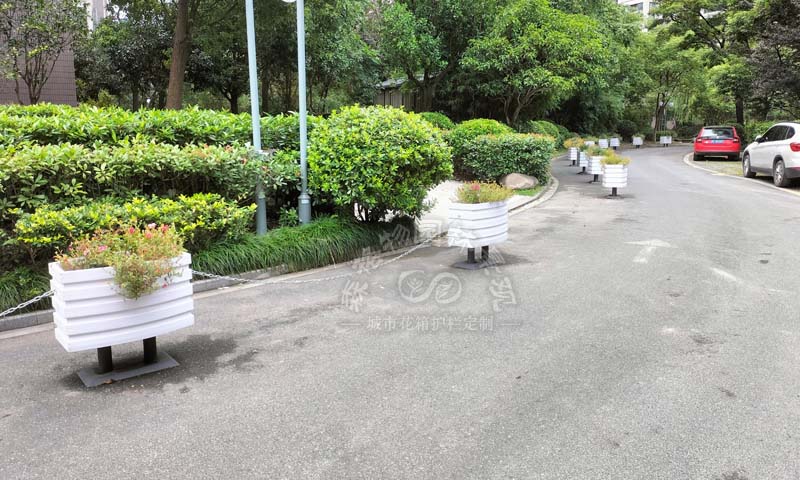 嘉興老舊小區(qū)道路花箱機(jī)非隔離案例