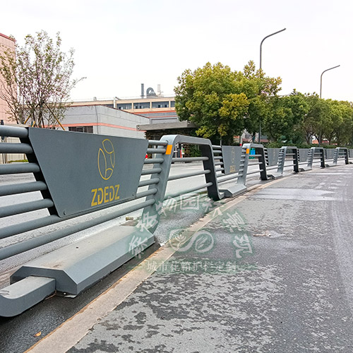 船型鐵藝鋅鋼道路護(hù)欄