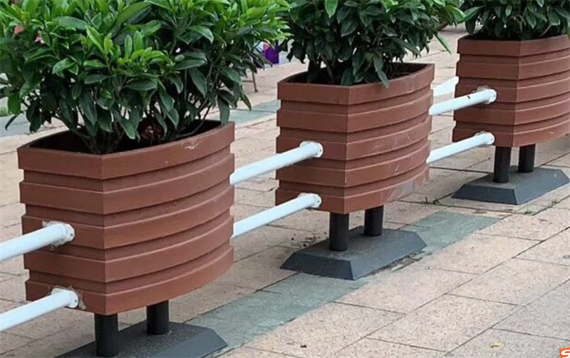 PVC道路護欄的優勢和掉角問題分析