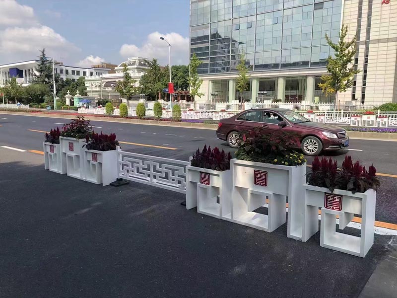 道路花箱在道路綠化中的使用原則