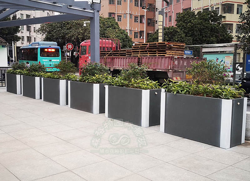 河北園林景觀(guān)道路花箱護(hù)欄在文明城市創(chuàng)建中能起到什么作用? 河北園林景觀(guān)道路花箱護(hù)欄在文明城市創(chuàng)建中能起到什么作用?