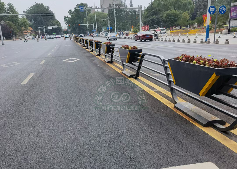 道路上的隔離花箱護欄，采購護欄新選擇