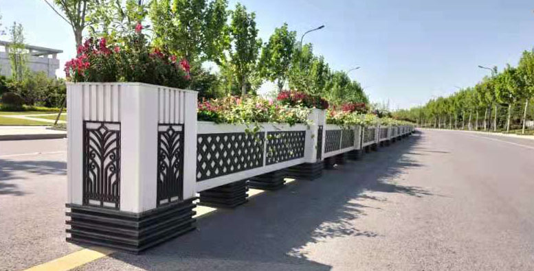 PVC道路護欄的優(yōu)勢和掉角問題分析 PVC道路護欄的優(yōu)勢和掉角問題分析